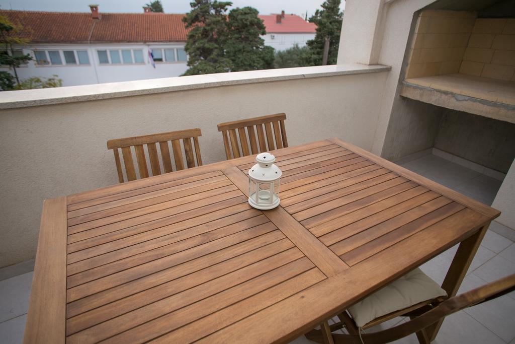 Apartments Rina Novalja Exterior photo