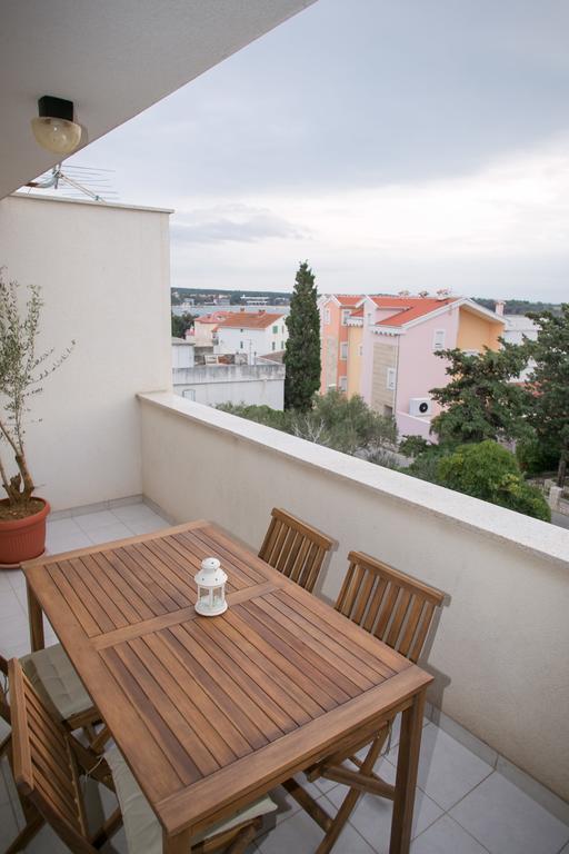 Apartments Rina Novalja Exterior photo